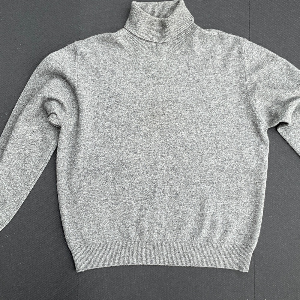 Gray Turtleneck Cashmere Sweater , large